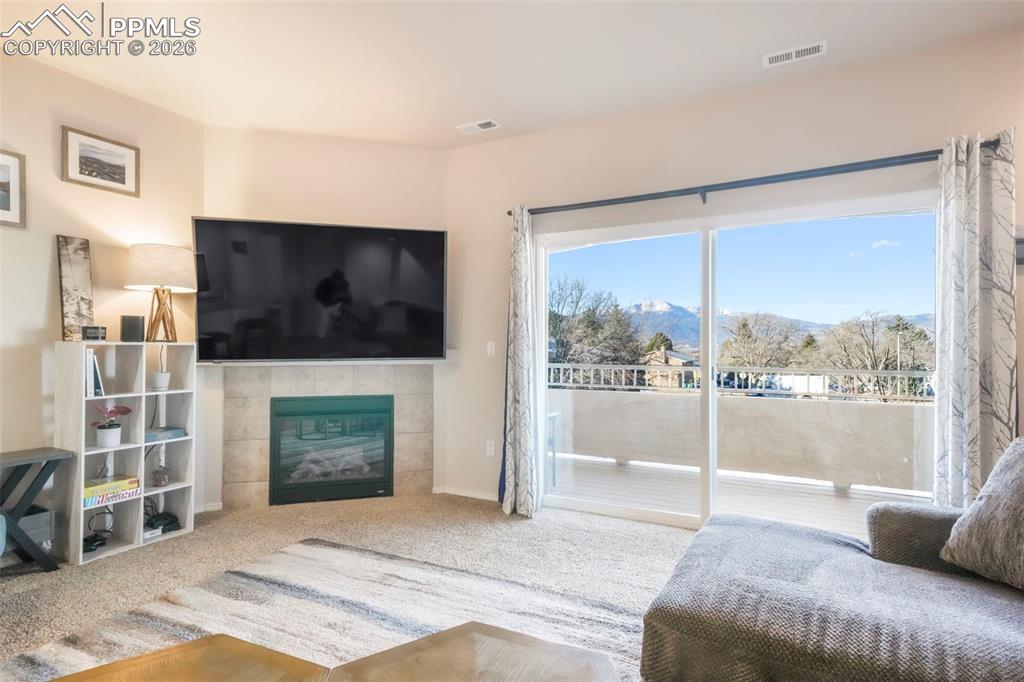 Image 13 of 50: Living Room