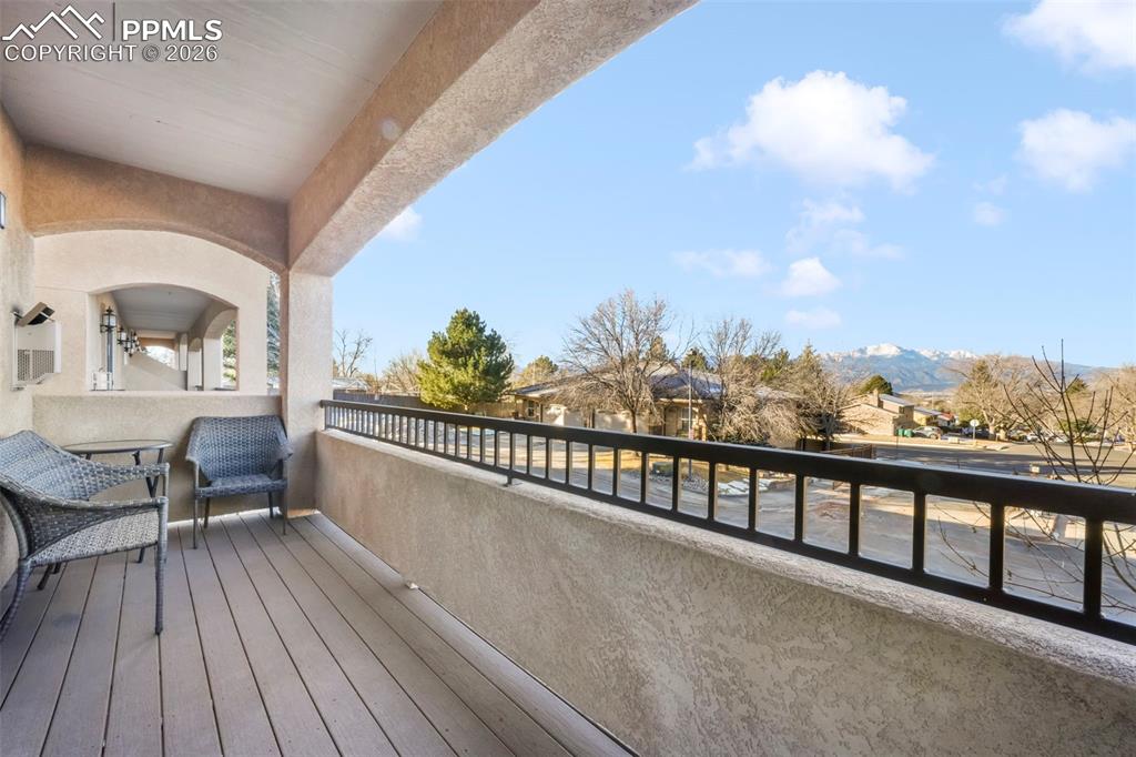 Image 15 of 50: Balcony