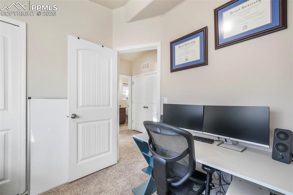 Image 27 of 50: Bedroom