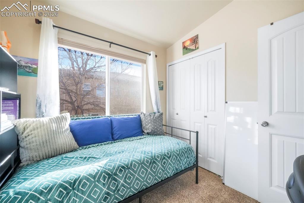 Image 28 of 50: Bedroom