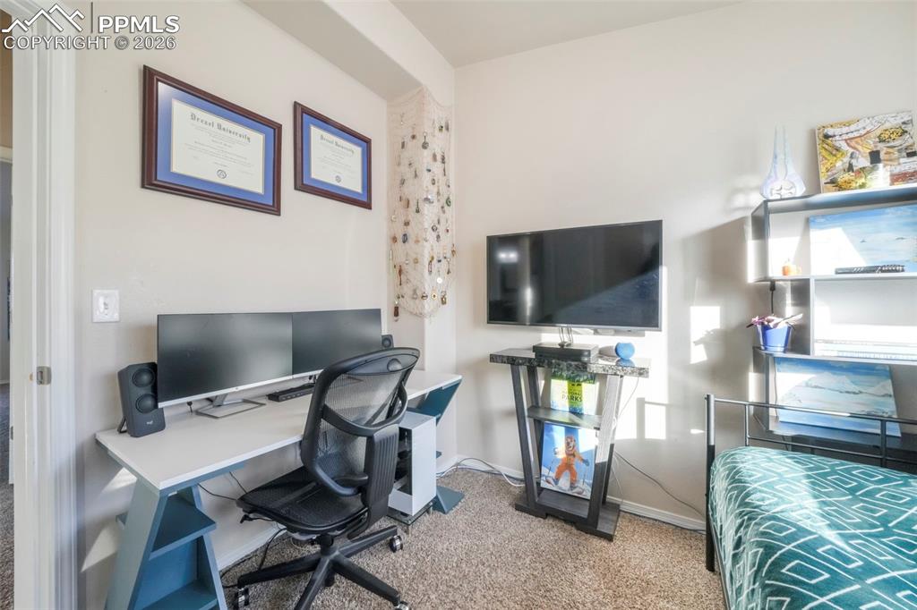 Image 29 of 50: Bedroom