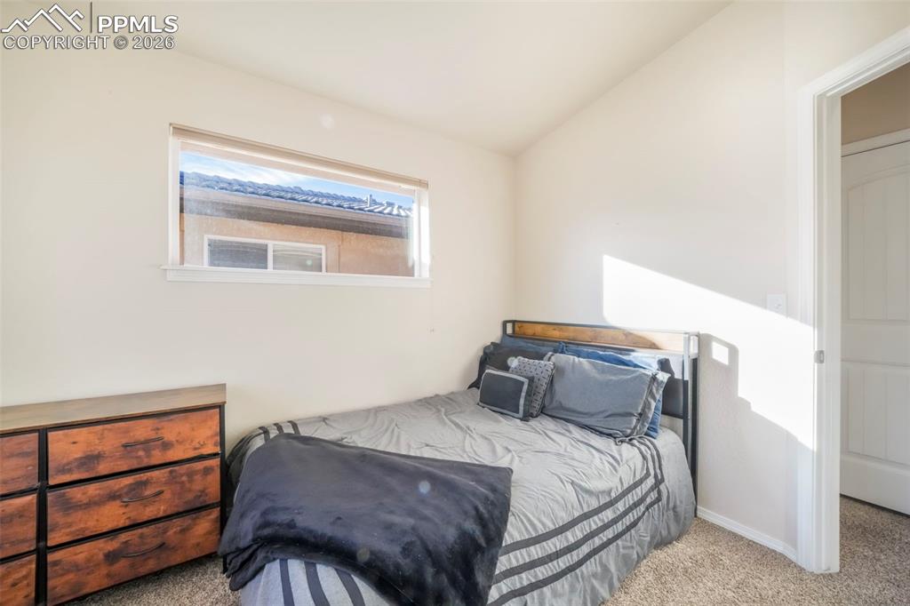 Image 34 of 50: Bedroom