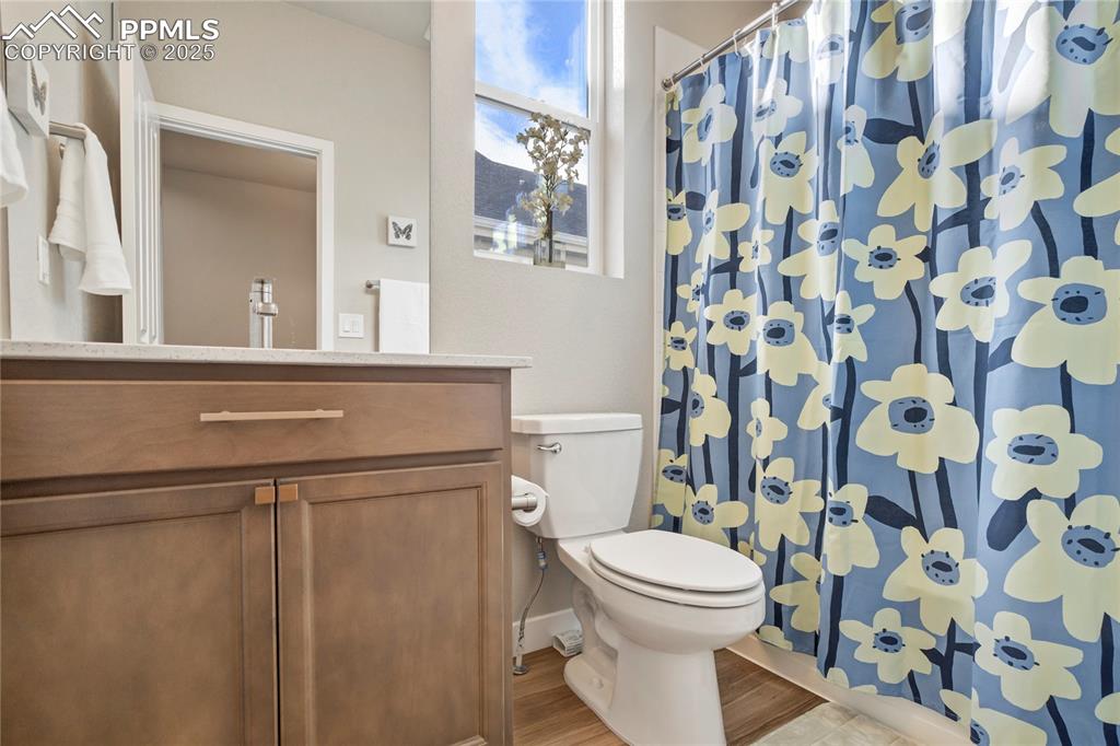 Image 26 of 49: Bathroom