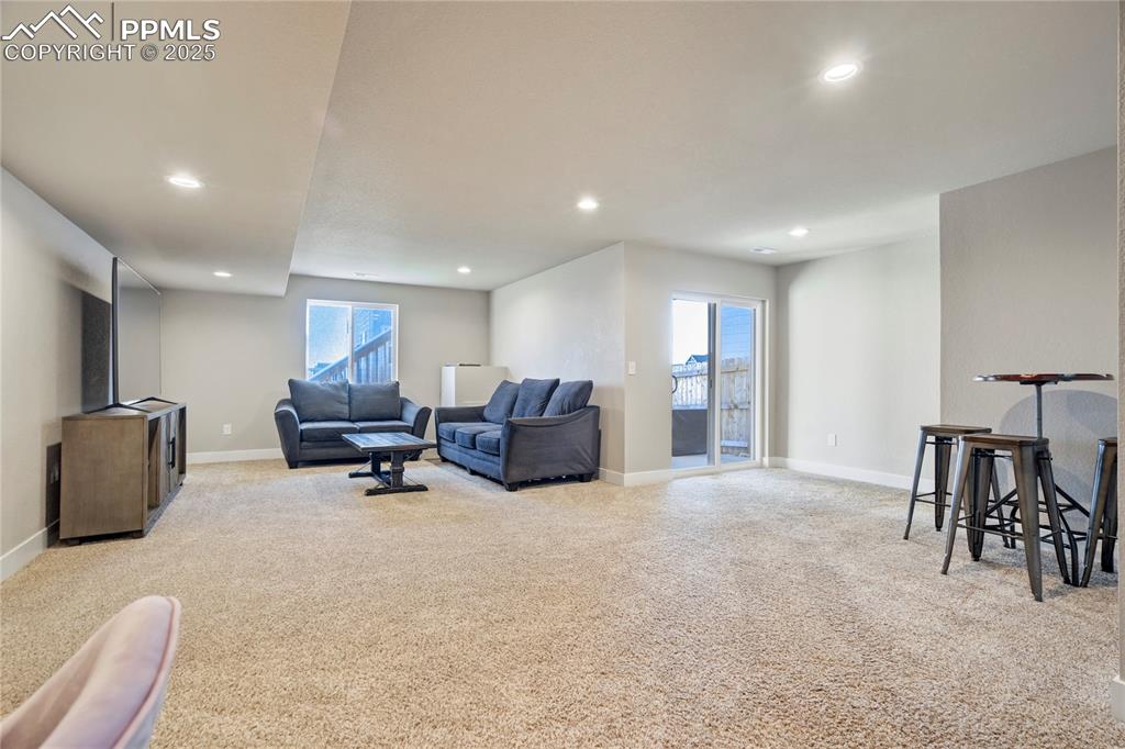 Image 32 of 49: Living Room