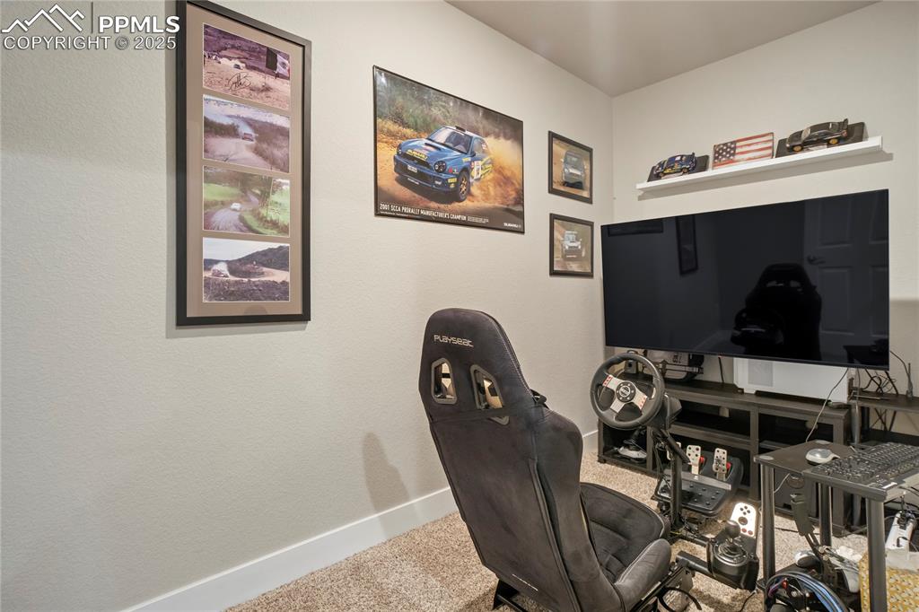 Image 37 of 49: Office