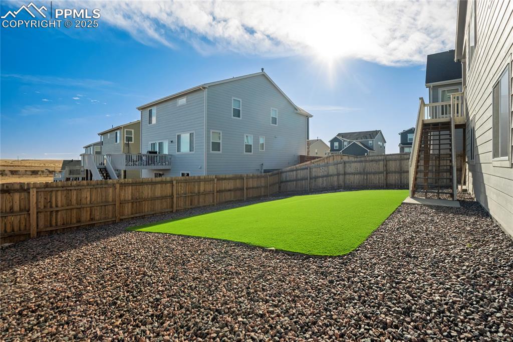 Image 42 of 49: Yard