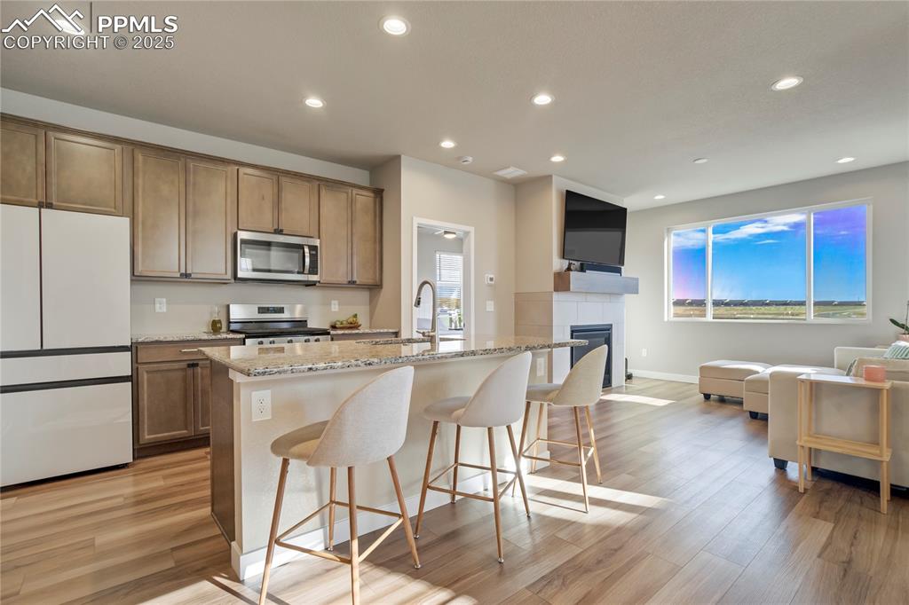 Image 8 of 49: Kitchen