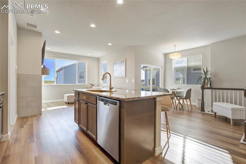 Image 9 of 49: Kitchen