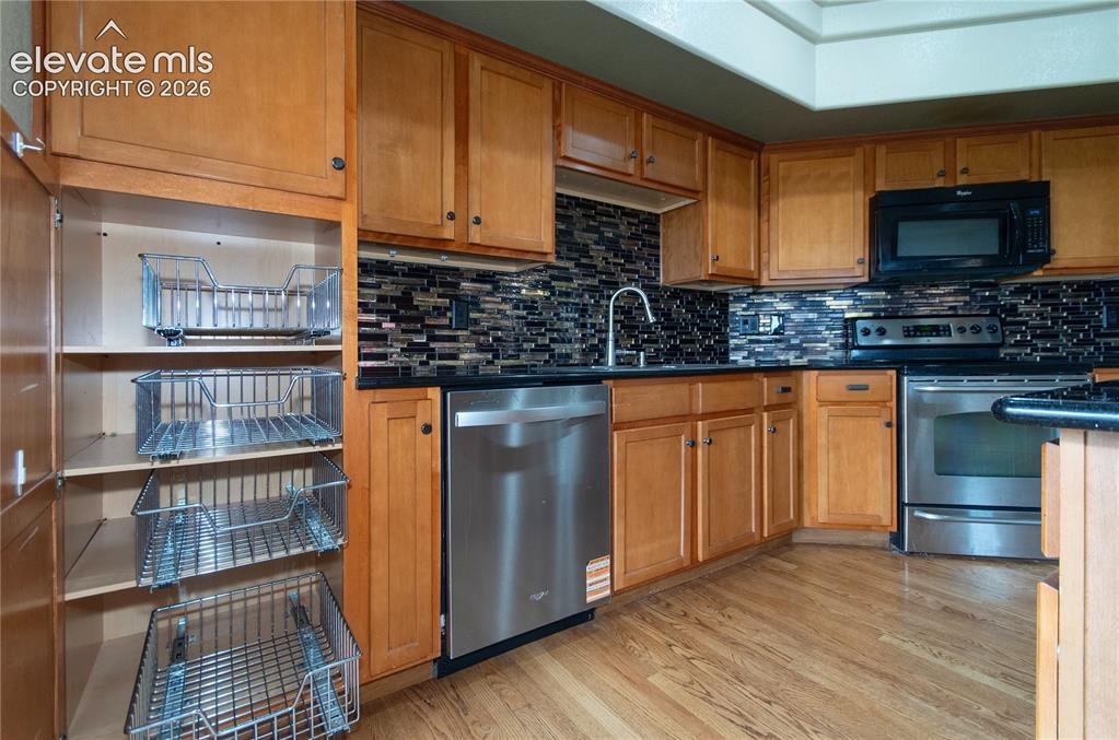 Image 13 of 42: Kitchen