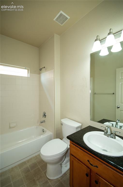 Image 32 of 42: Bathroom