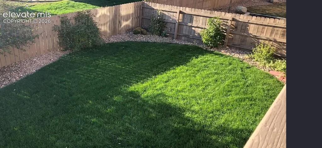 Image 35 of 42: Yard