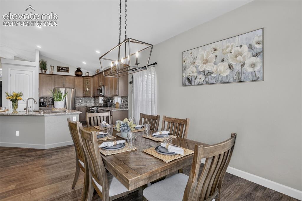 Image 11 of 42: Dining Area
