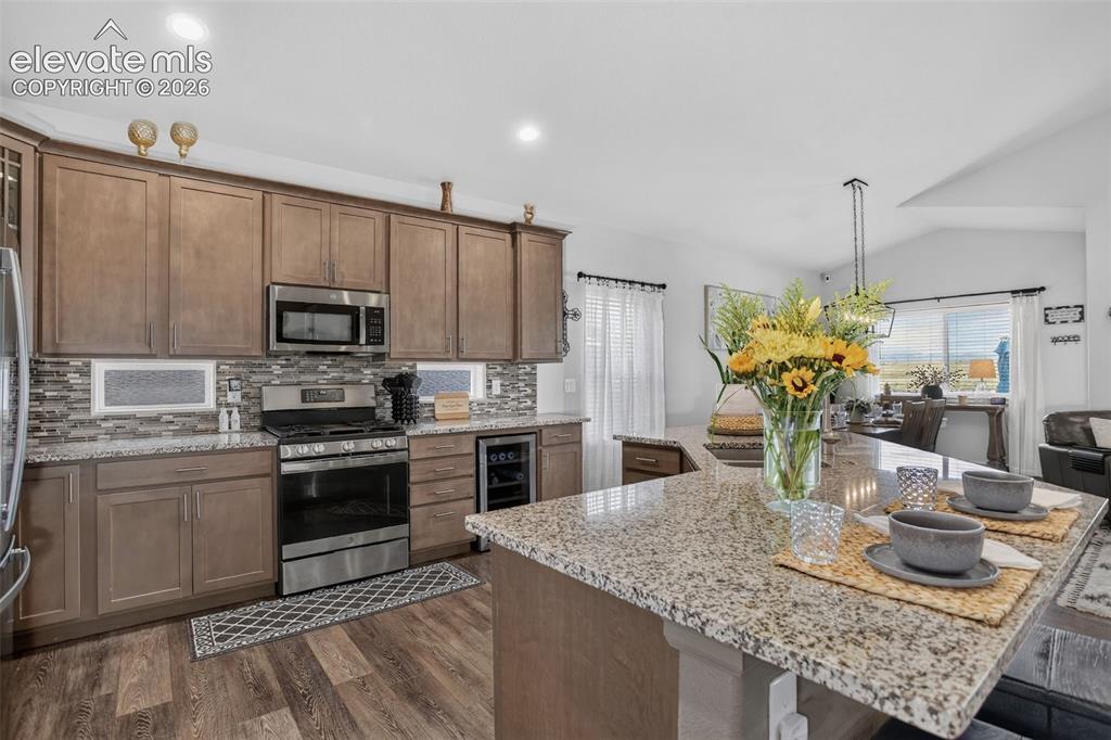 Image 14 of 42: Kitchen