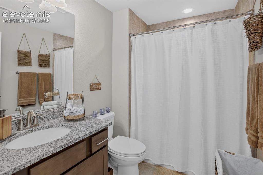 Image 26 of 42: Bathroom