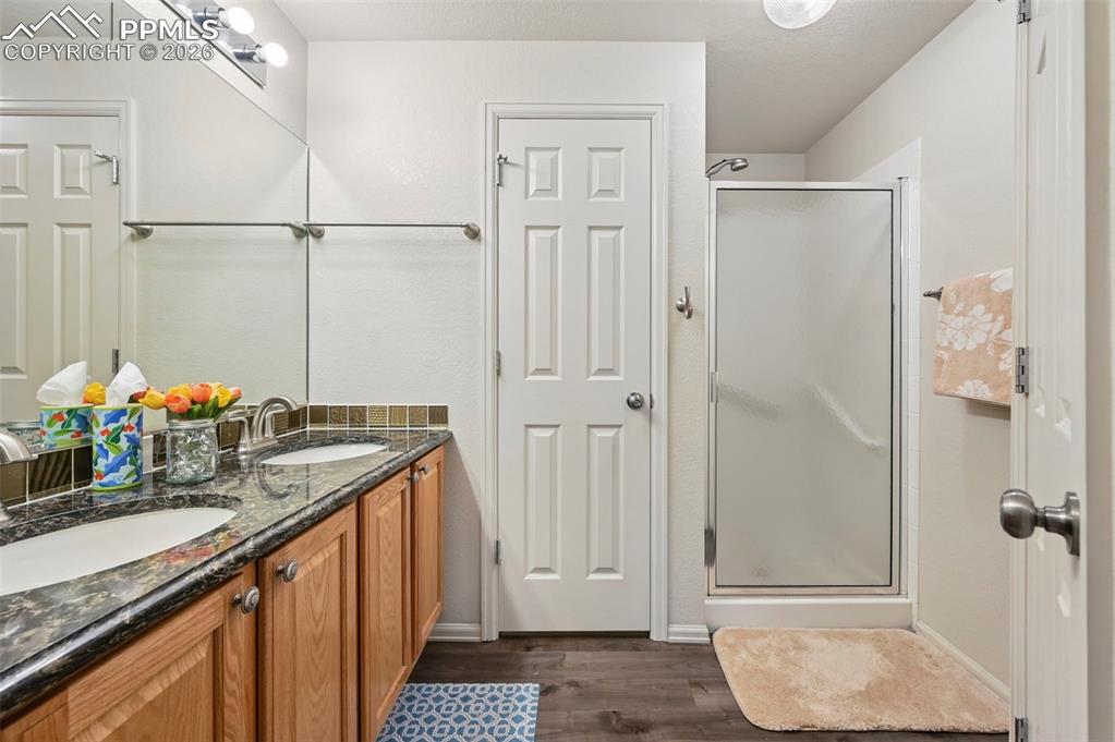Image 16 of 24: Bathroom