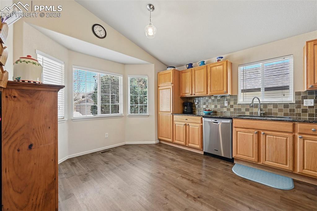 Image 4 of 24: Kitchen
