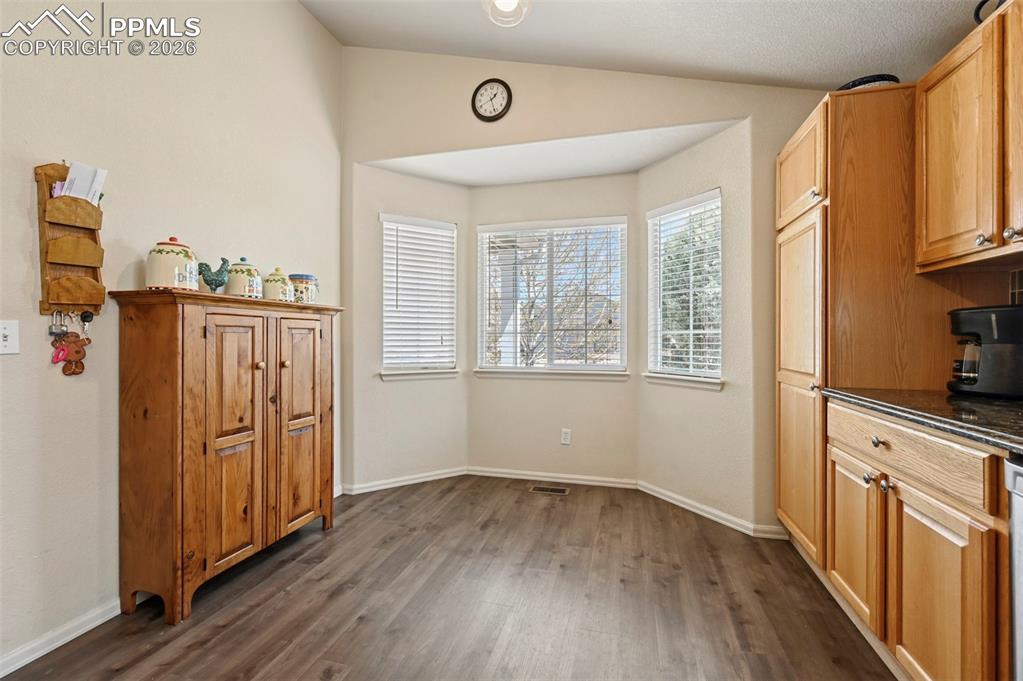 Image 6 of 24: Dining Area