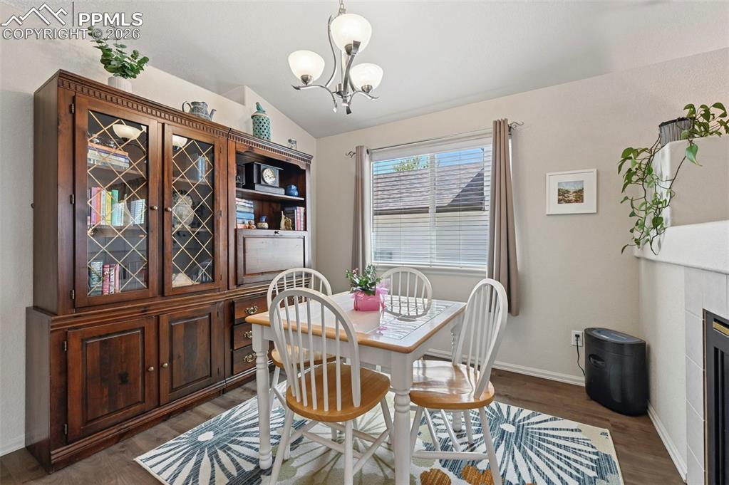 Image 8 of 24: Dining Area
