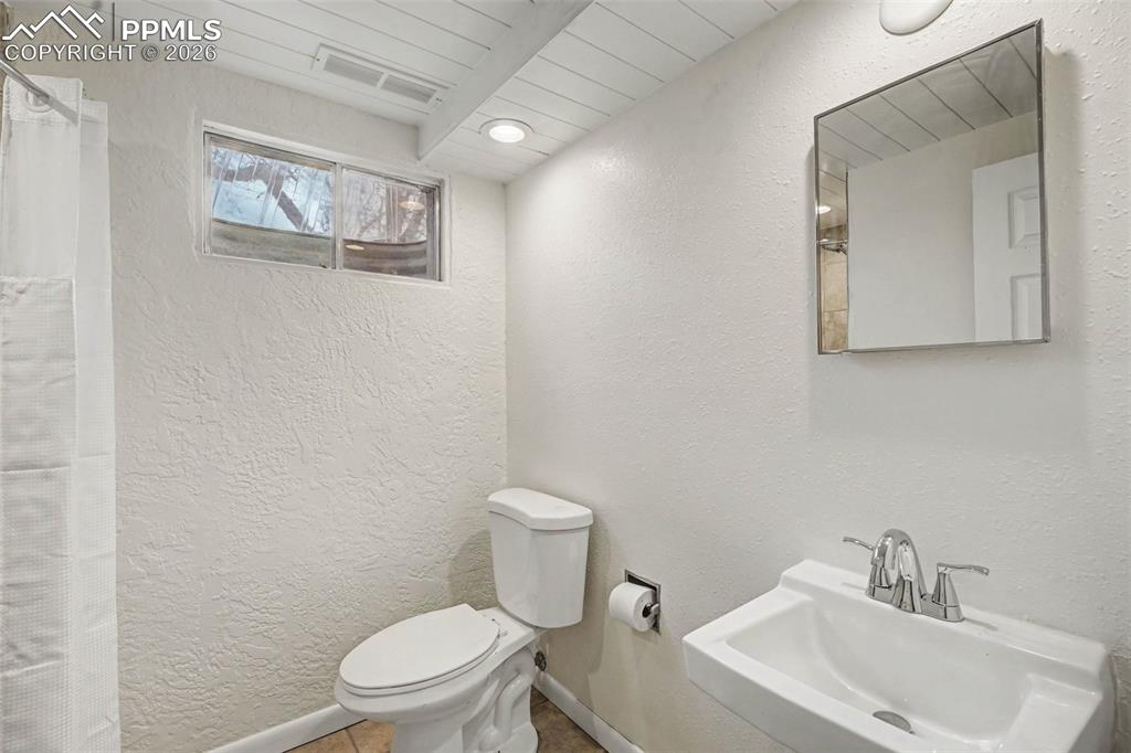 Image 14 of 23: 3/4 bathroom