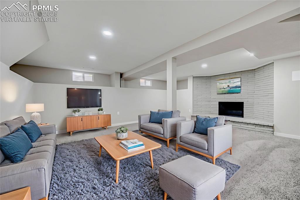 Image 19 of 37: Virtually Staged