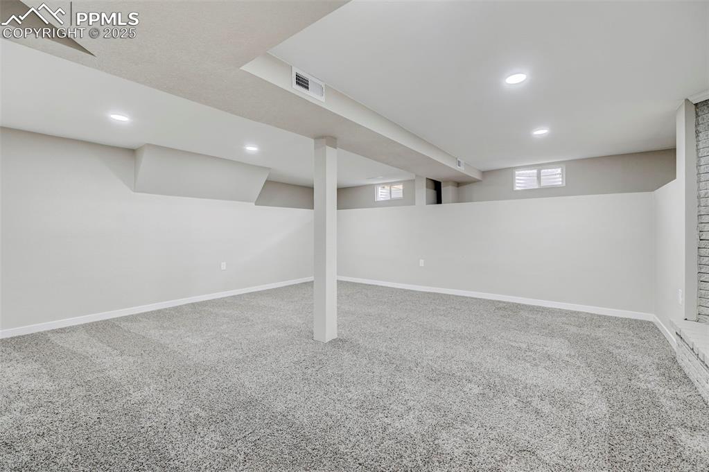 Image 21 of 37: Family Room