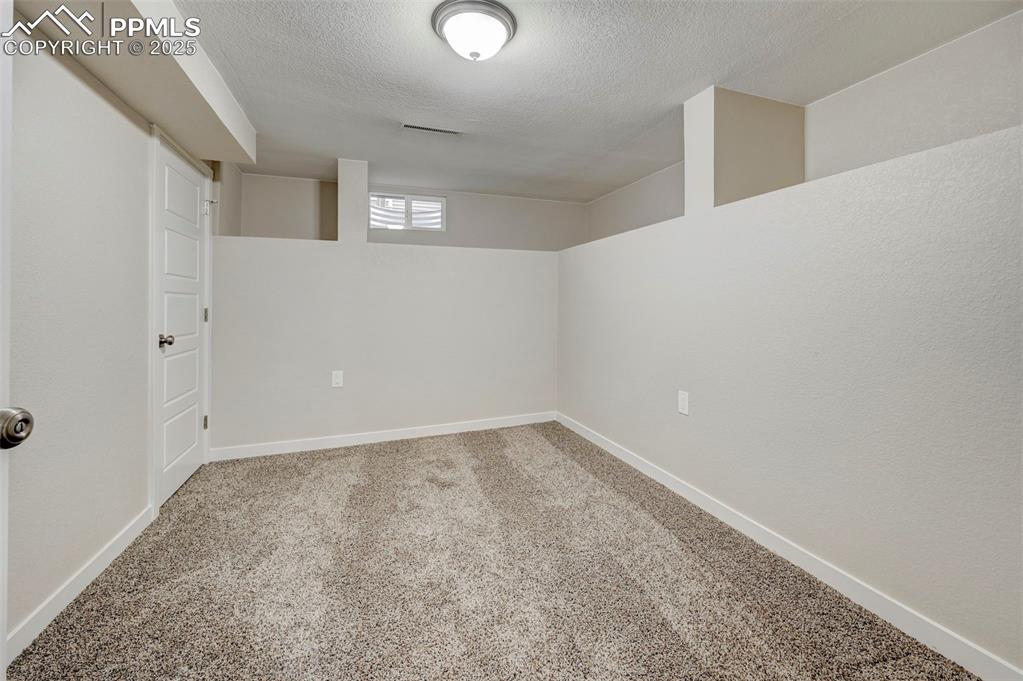 Image 26 of 37: Bedroom