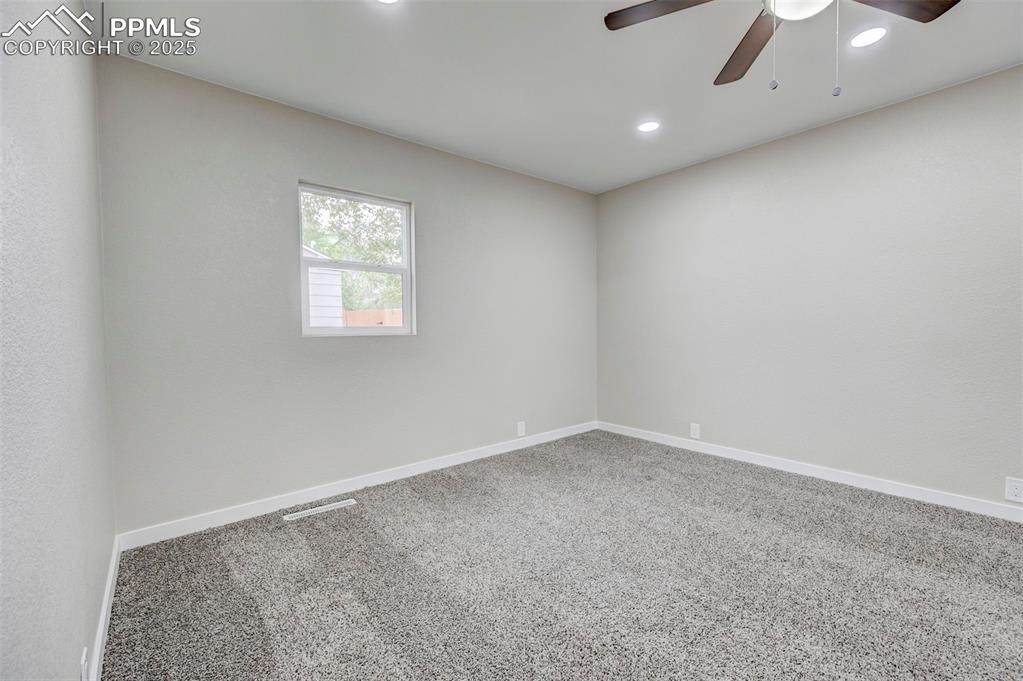 Image 31 of 37: Bedroom