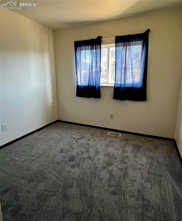 Image 13 of 23: Secondary bedroom