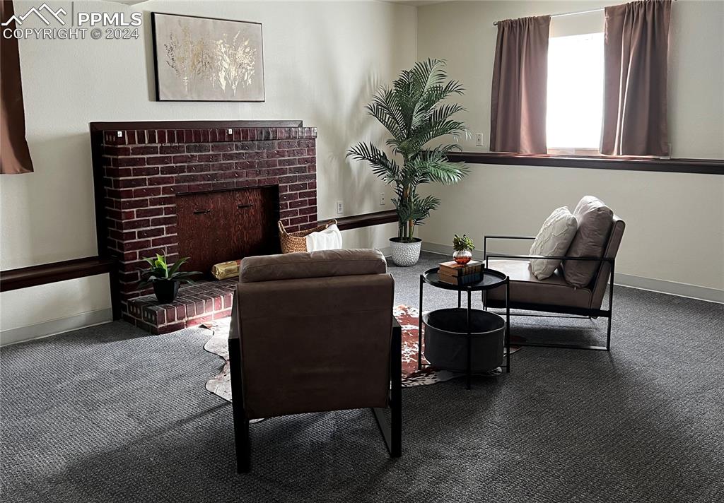 Image 16 of 23: Family Room