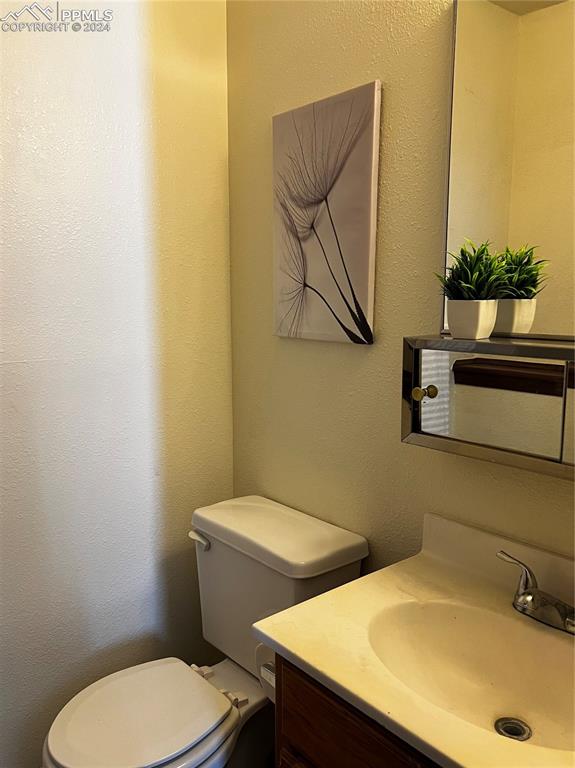 Image 19 of 23: Convenient half bath on lower level