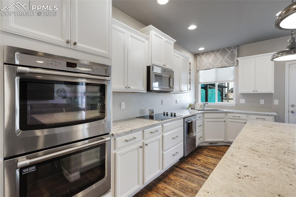 Image 11 of 37: Kitchen