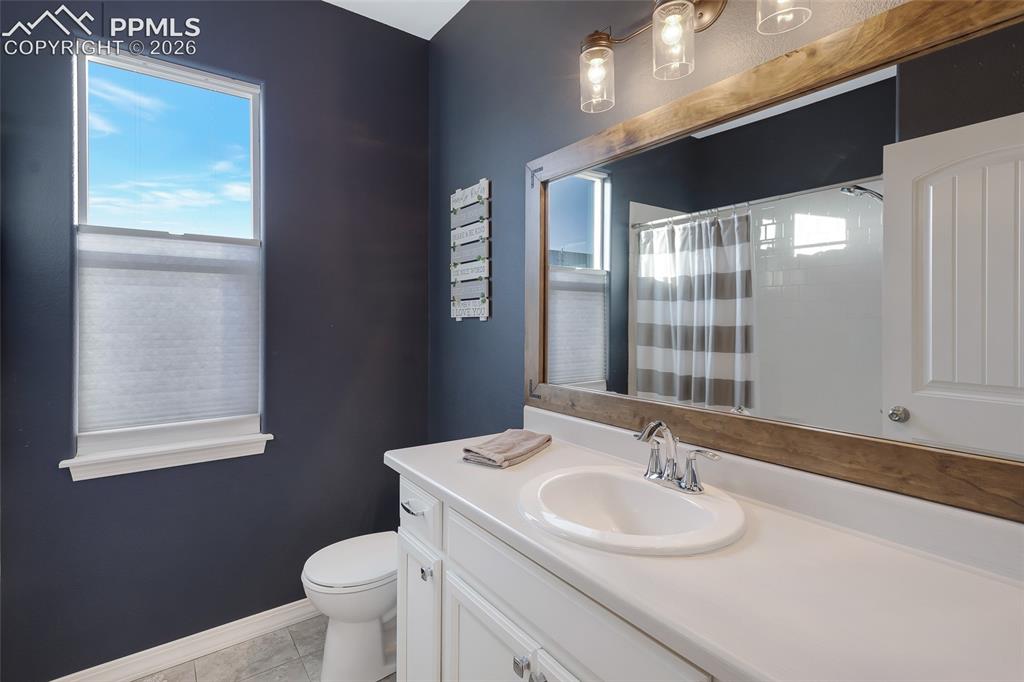Image 14 of 37: Bathroom