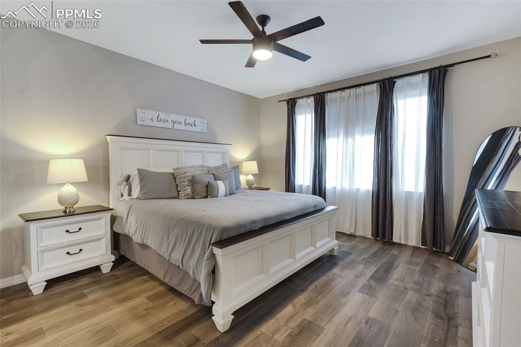 Image 19 of 37: Bedroom