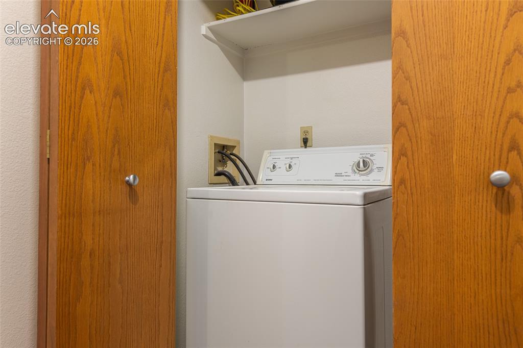 Image 22 of 23: Laundry