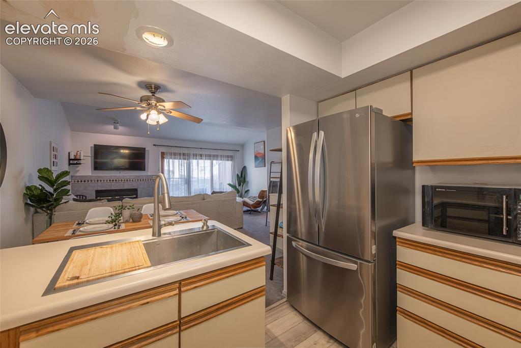 Image 5 of 23: Kitchen