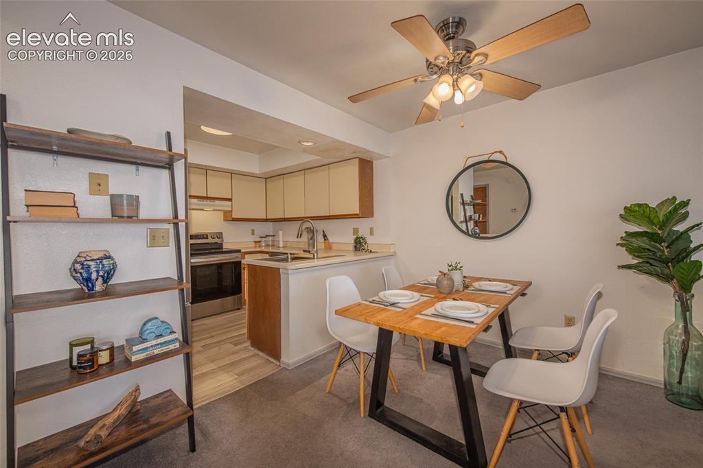 Image 6 of 23: Dining Area