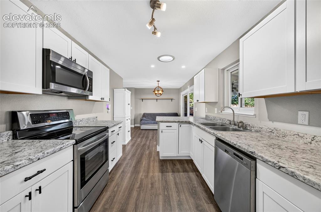Image 11 of 42: Kitchen