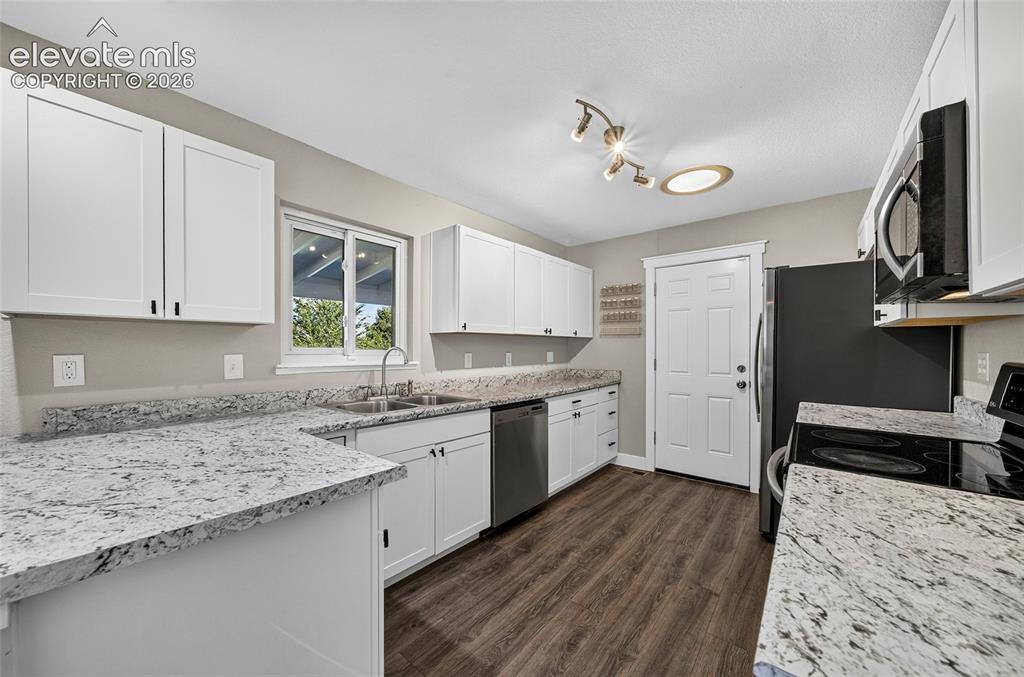 Image 12 of 42: Kitchen