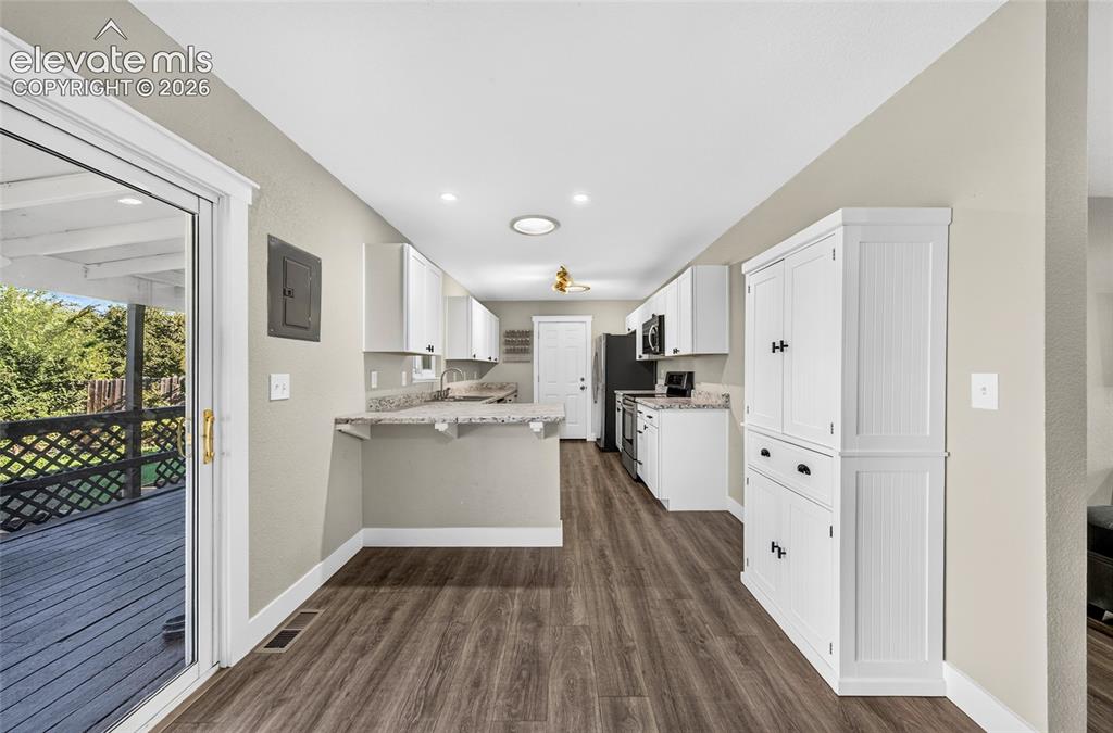 Image 13 of 42: Kitchen
