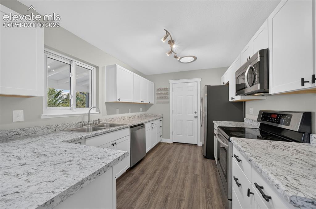 Image 14 of 42: Kitchen