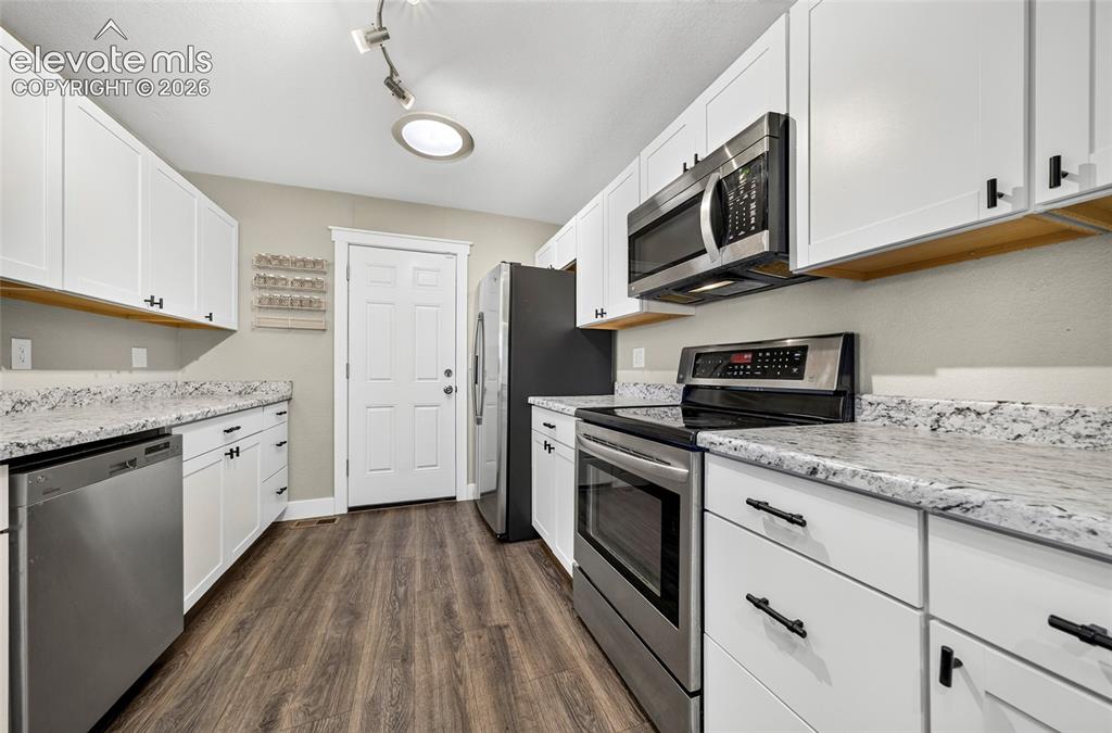 Image 17 of 42: Kitchen