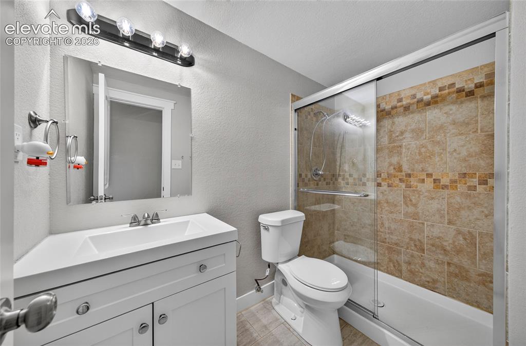 Image 31 of 42: Bathroom