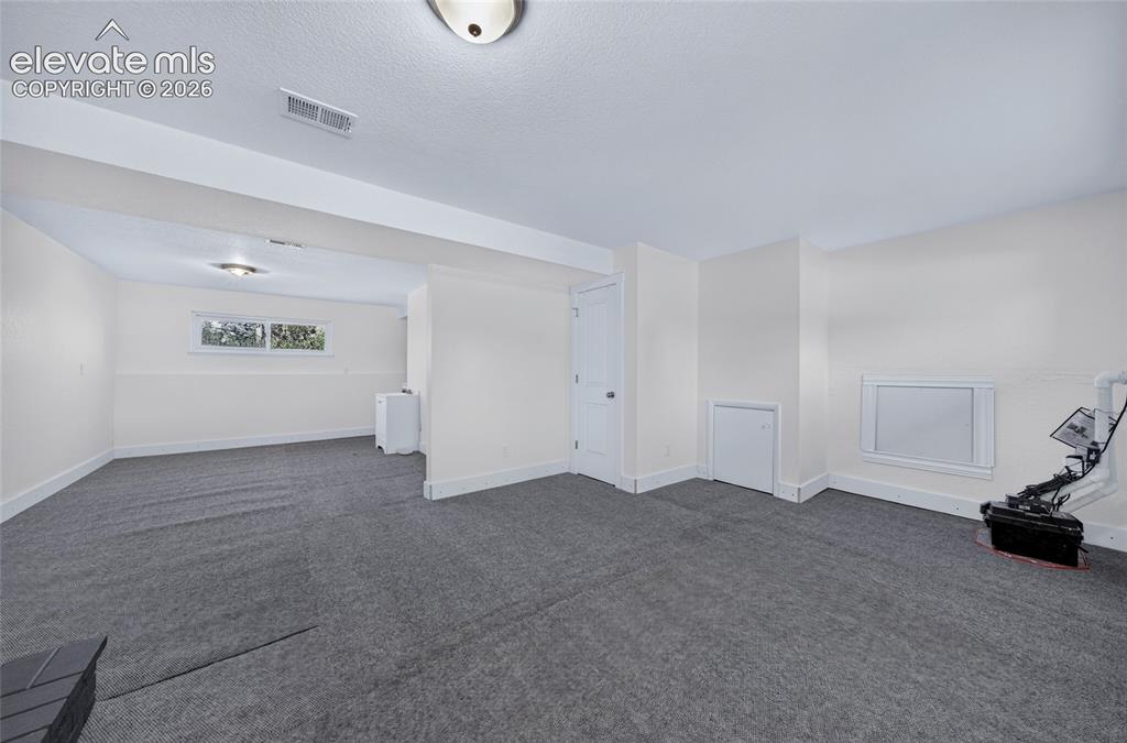Image 33 of 42: Family Room