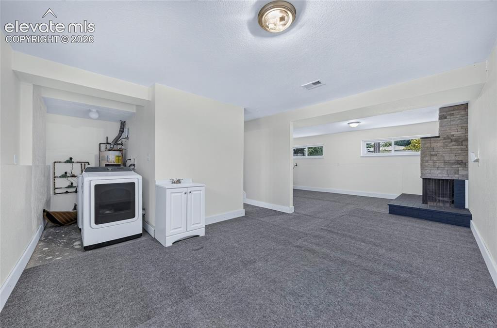 Image 34 of 42: Family Room