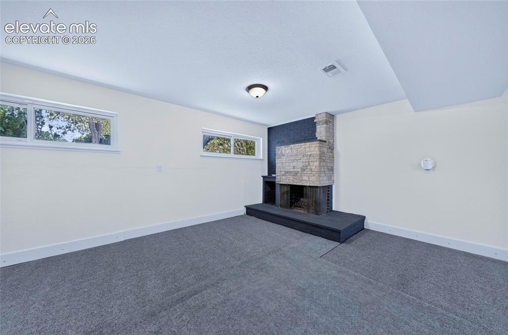 Image 36 of 42: Family Room
