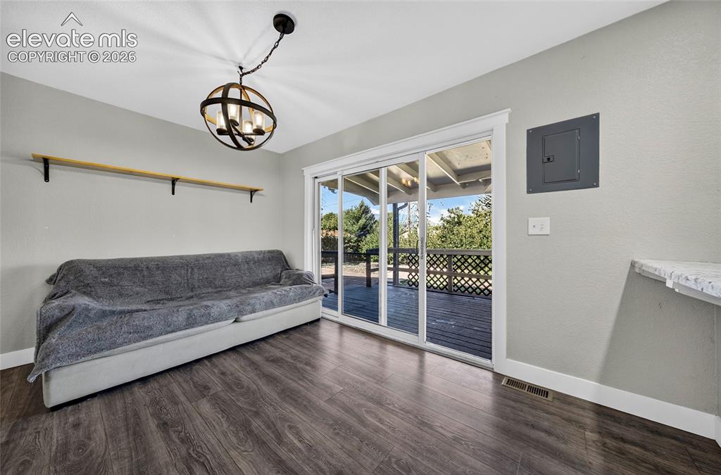 Image 8 of 42: Sitting Room