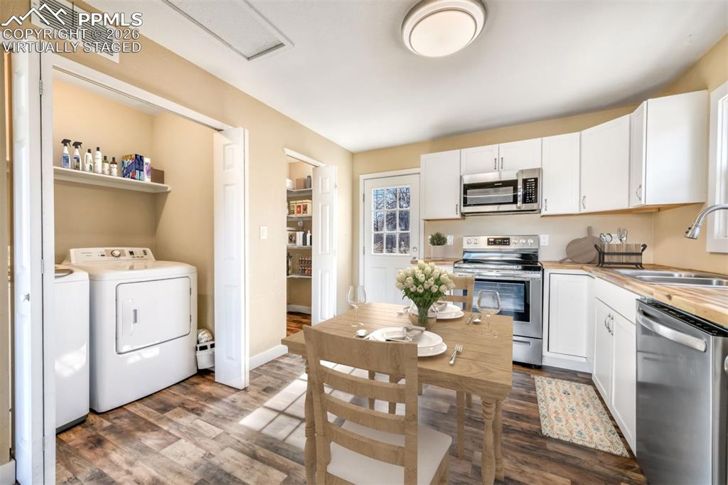 Image 16 of 50: Virtually Staged