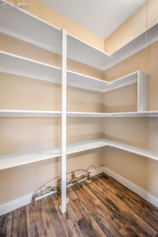 Image 20 of 50: Pantry