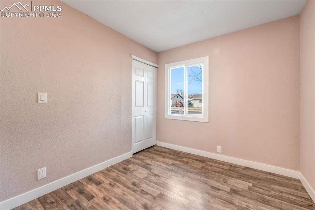 Image 30 of 50: Bedroom