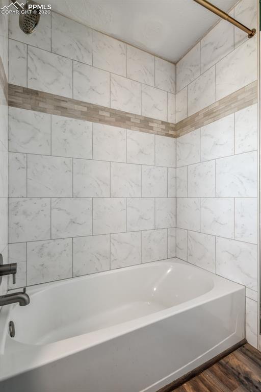 Image 43 of 50: Bathroom